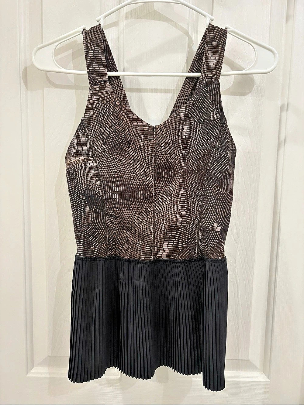 Lululemon Athletica City Tank Geometric Mini peplum Black & Brown Size 6